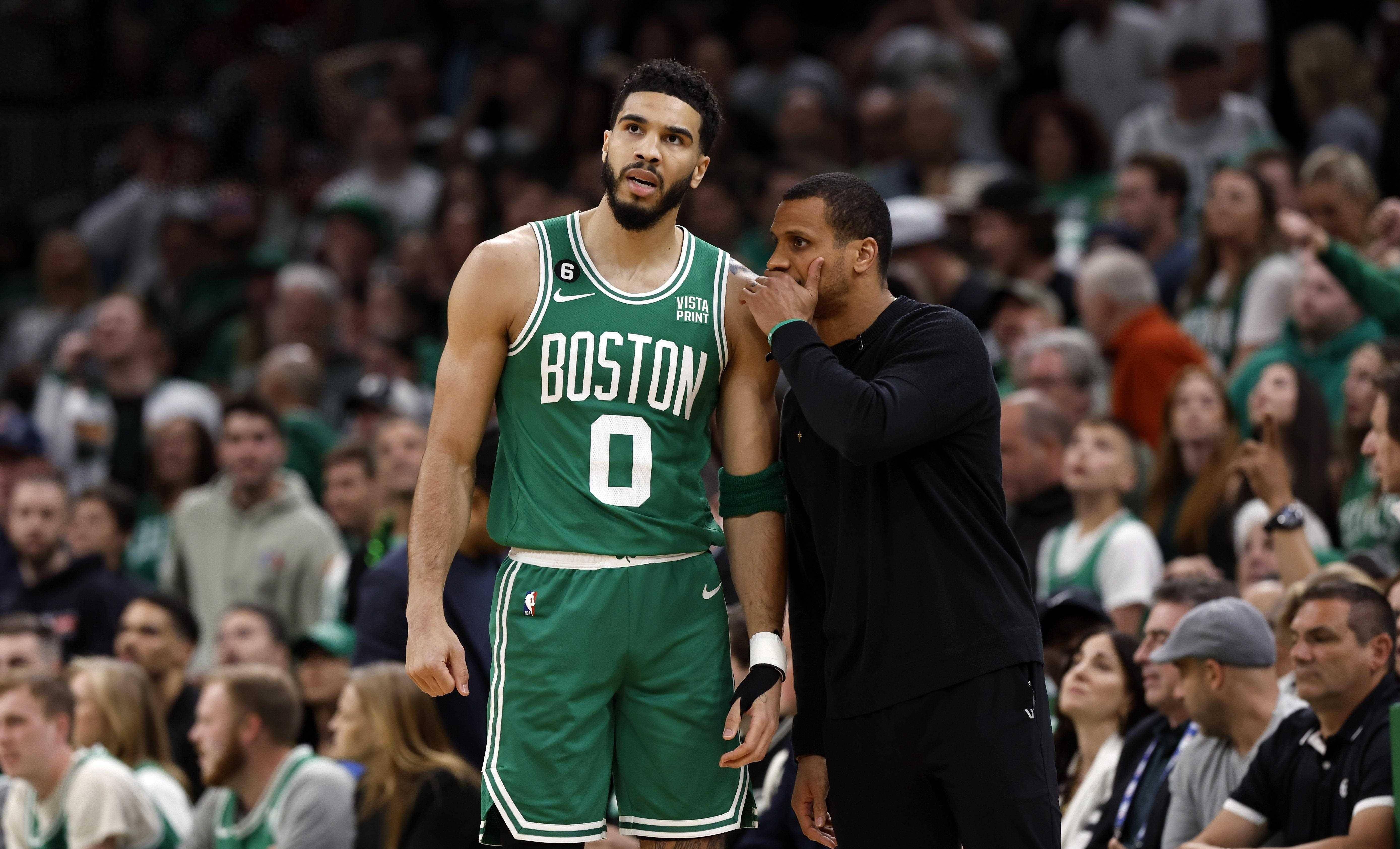 塔图姆连续十五场比赛得分超过大胜，塞尔维亚队挑战极限！